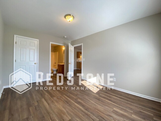 Building Photo - 1104 Chandler Ave