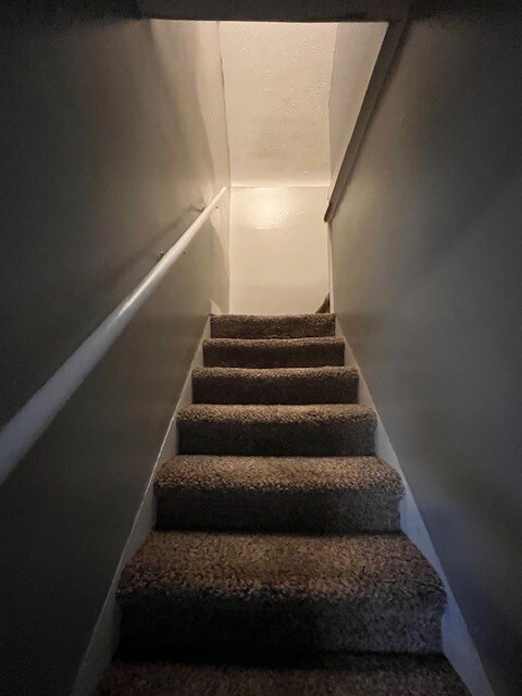 Building Photo - 1353 E Dayton St