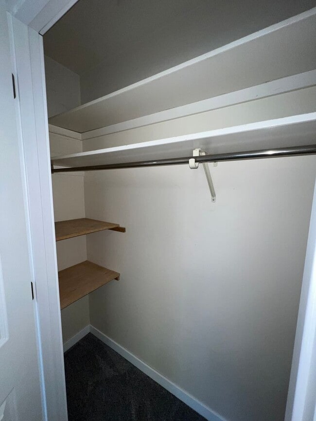 Building Photo - Recently Renovated 1-bed, 1-bath Apartment with Garage