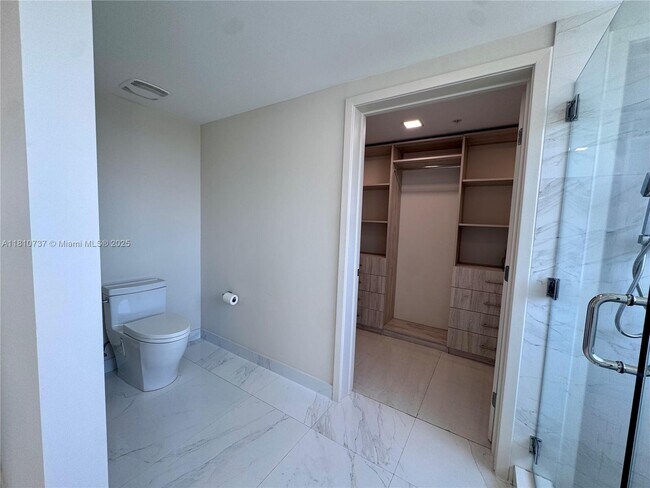 Building Photo - 400 Sunny Isles Blvd