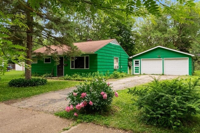 Building Photo - 1210 Blaine Dr