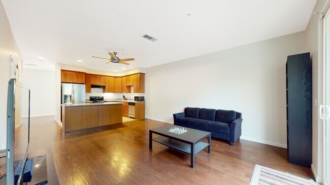 Building Photo - 4-Bedroom Townhome in San Jose!