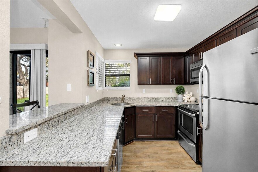 Building Photo - 2918 Antique Oaks Cir