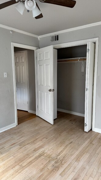 Building Photo - 10932 Dunaway Dr