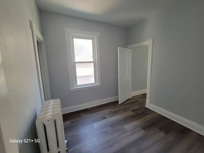 Building Photo - 1324 1st Ave