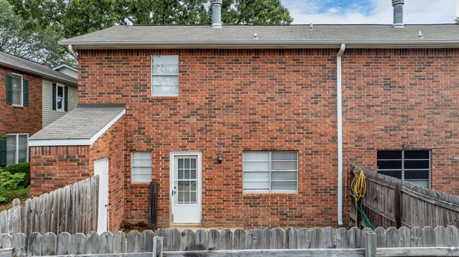 Building Photo - 200 Pine Forest Dr