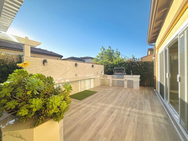 Building Photo - Luxury Estate in Exclusive Gated Community of Orchard Hills