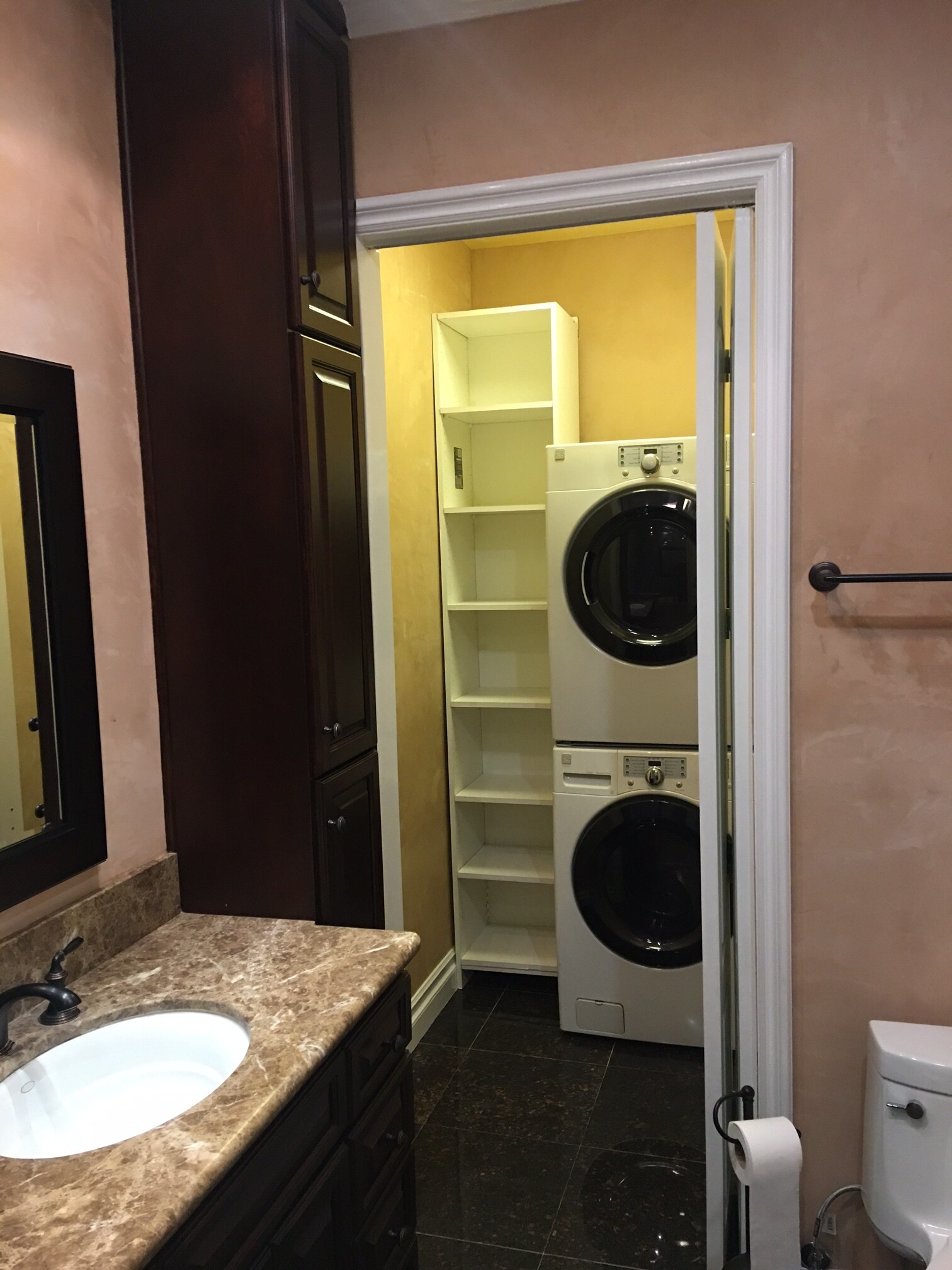 LAUNDRY - 2324 S Beverly Glen Blvd