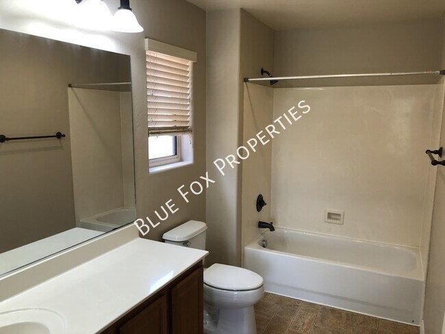 Building Photo - 4810 E Orchard Grass Dr