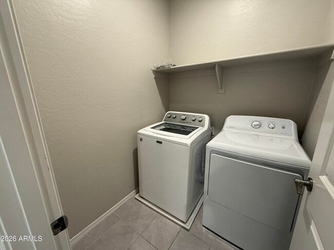 Building Photo - 2669 S Peppertree Dr