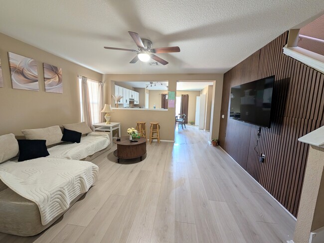 Building Photo - 5303 Viewpoint Dr