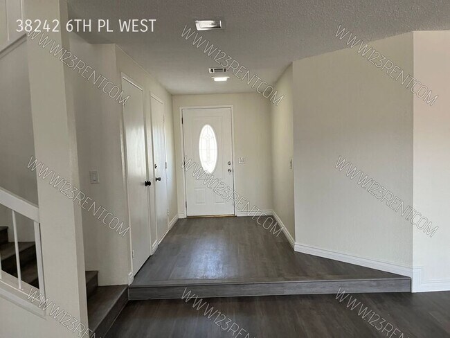 Building Photo - 38242 6th Pl W