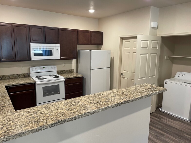 2x2 Suites Kitchen - The Fremont