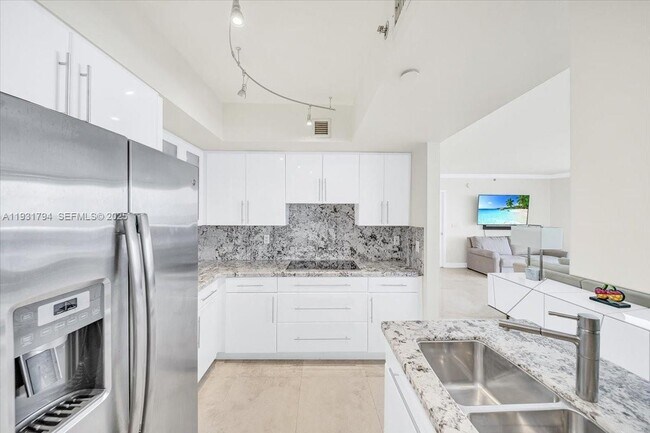 Building Photo - 18911 Collins Ave