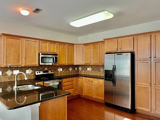 Building Photo - 1109 Somers Dr