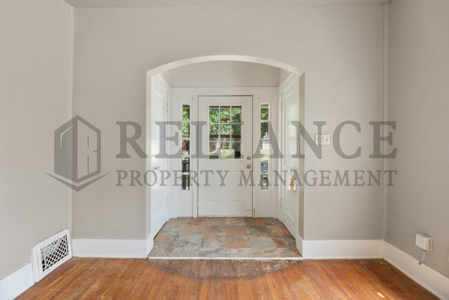 Building Photo - 607 N Lorraine Ave