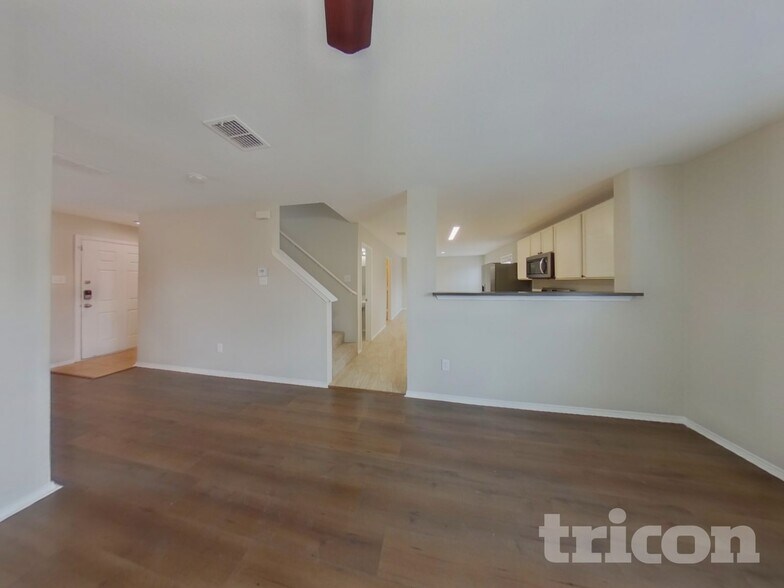Building Photo - 1221 Dianthus Dr
