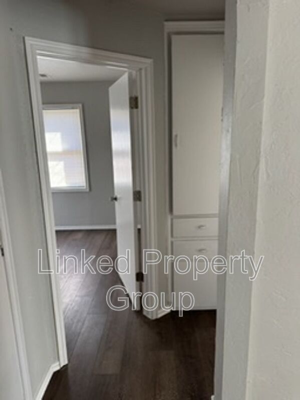 Building Photo - 1321 NE 39th St
