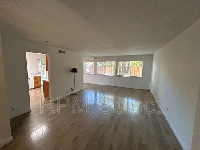 Building Photo - 855 Gaylene Ct