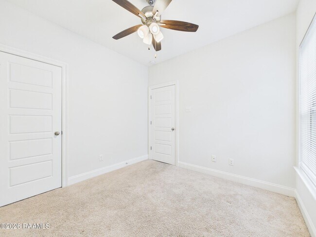 Building Photo - 212 Twin Meadow Ln