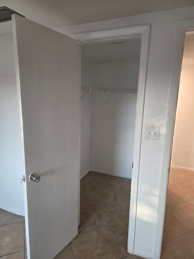 Building Photo - 9125 Hunt Club Ln