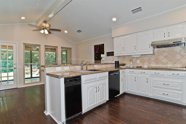 Building Photo - 15520 Bay Point Dr