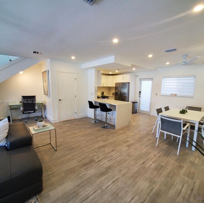 Building Photo - Beautiful waterfront townhouse in the heart of Miami