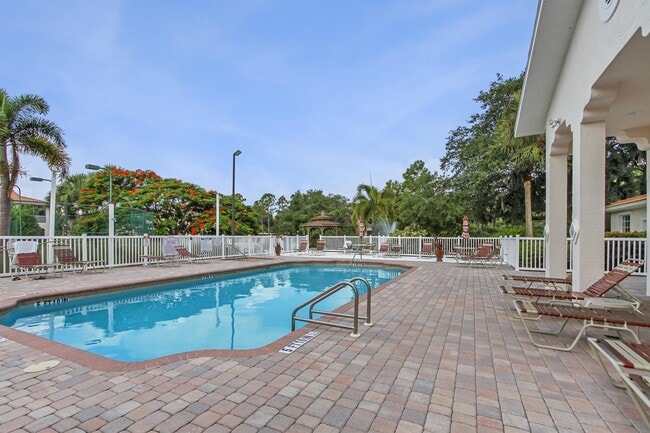 Building Photo - 4228 Central Sarasota Pkwy