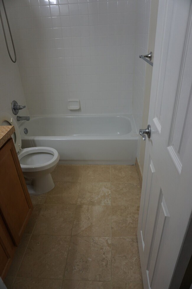 Building Photo - Two Bedroom One Bath on Buffalo Park!