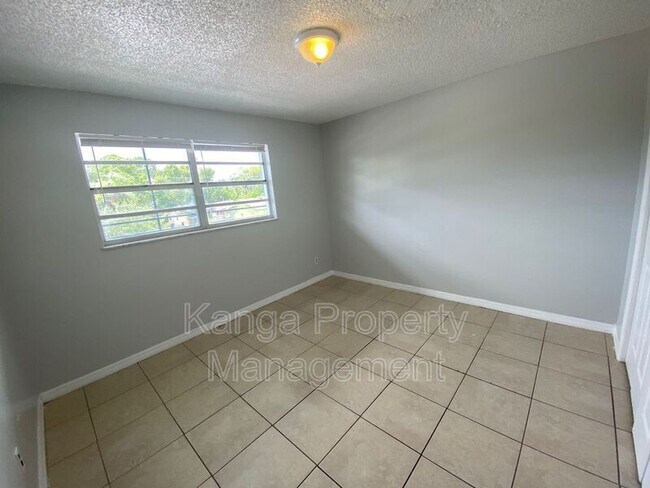 Building Photo - 3208 Louisiana Ave