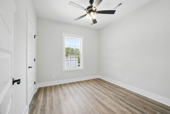 Building Photo - 4 Bedroom Pet Friendly Home For Rent Near ...