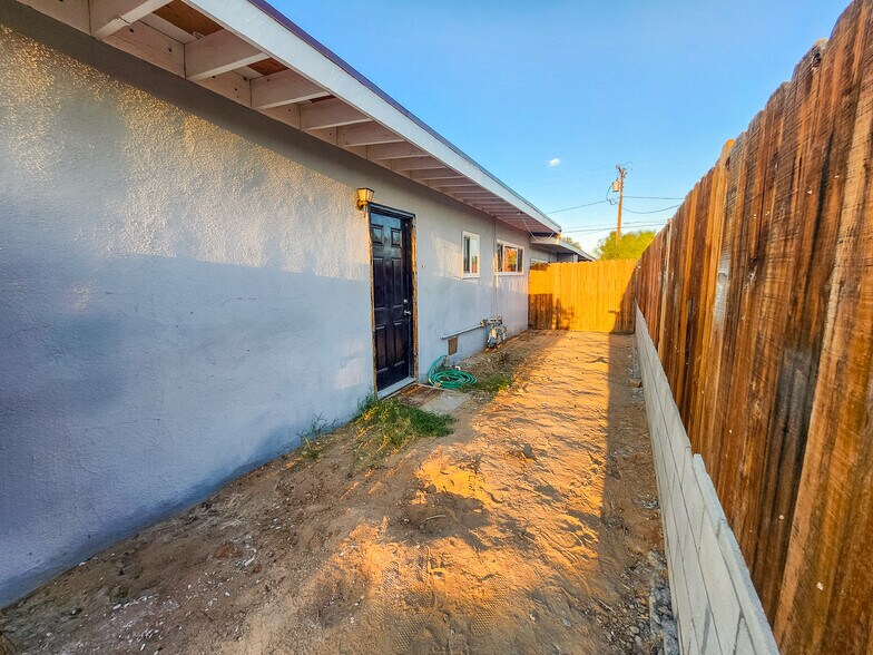 Building Photo - 5527 Baileya Ave