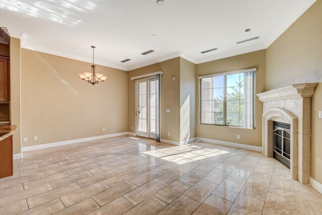 Building Photo - Luxury Resort Style Condo in Lake Las Vegas