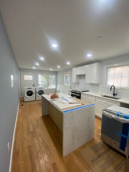 Primary Photo - 68 Dimick St