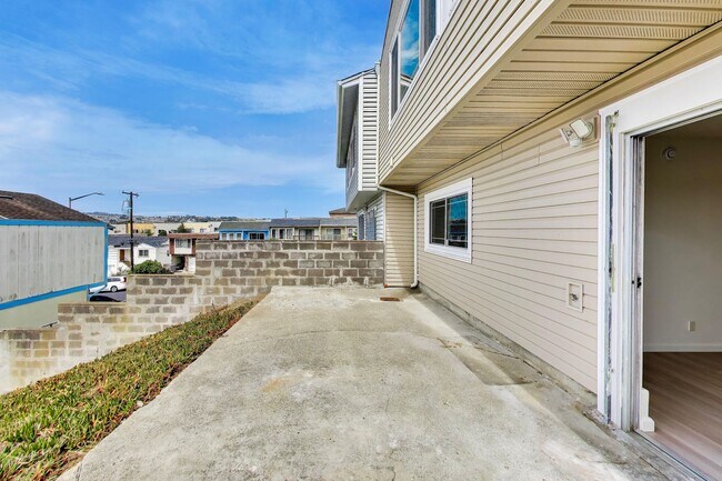 Building Photo - Beautiful 4-Bedroom, 2-Bathroom Daly City Home for Rent