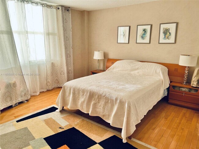 Building Photo - 1865 S Ocean Dr