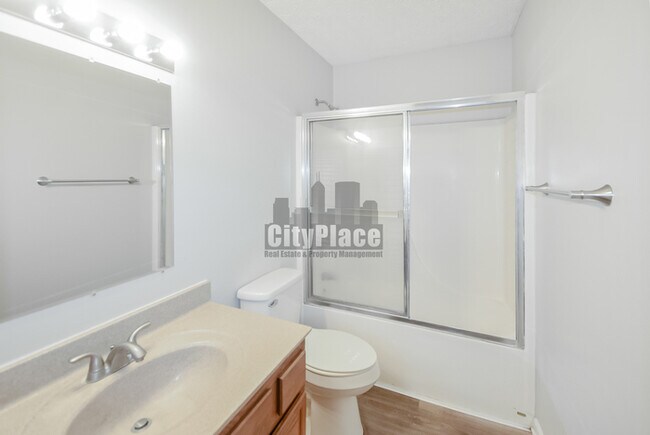 Building Photo - 6830 Medallion Dr