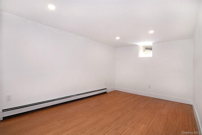 Building Photo - 9 N Buckhout St