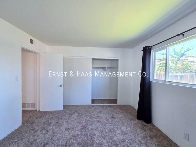Building Photo - 873 E Turmont St