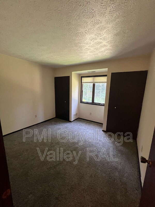 Building Photo - 1516 W Market St