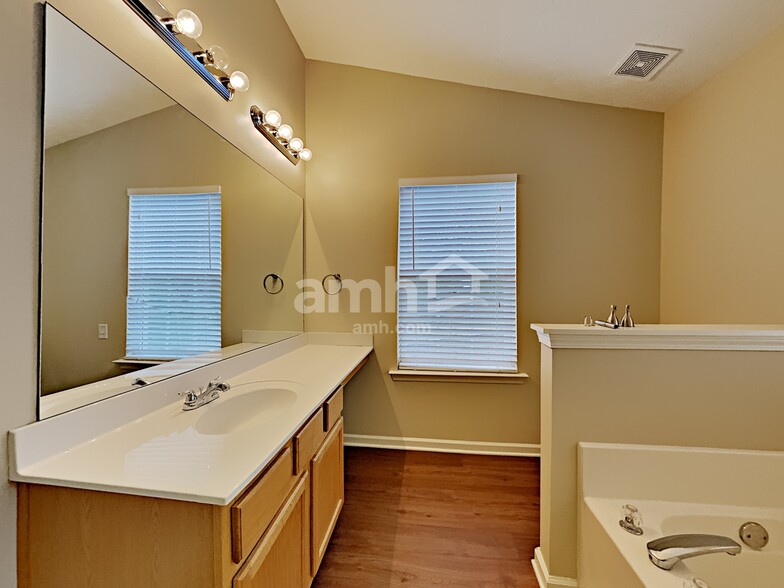 Building Photo - 6252 Whitetail Ct NW