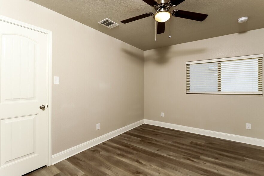 Building Photo - 11322 Charismatic