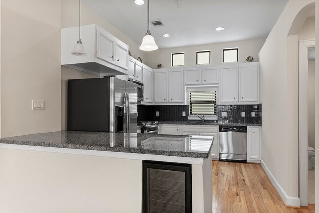 Building Photo - 2710 Hullsmith Dr