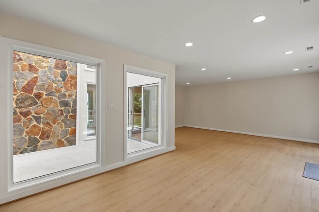 Building Photo - 300 Smoots Ln
