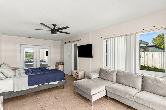 Building Photo - 1121 N 66 Terrace