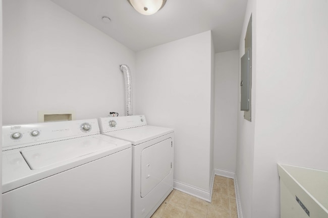 Building Photo - 7250 W 157th St