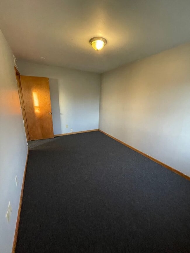 Building Photo - 8809 W Villard Ave