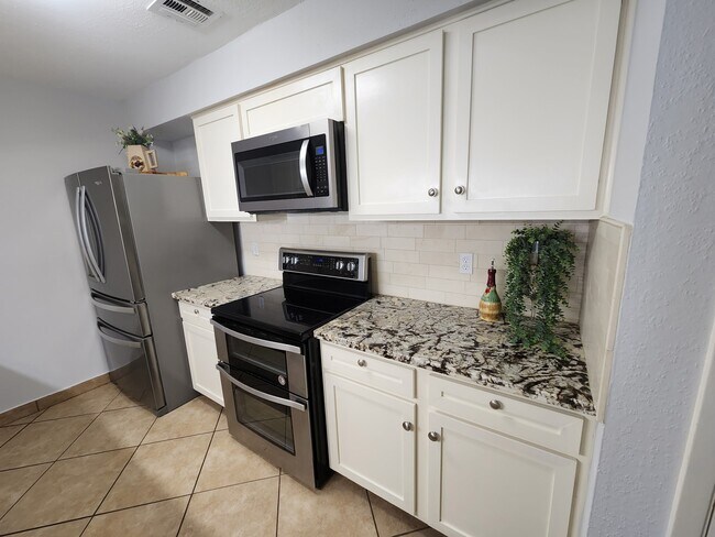 Building Photo - 16011 Glen Mar Dr