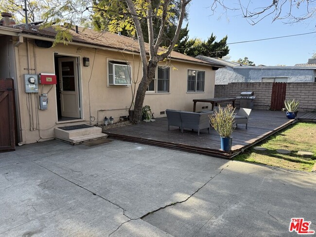 Building Photo - 2830 Glendon Ave