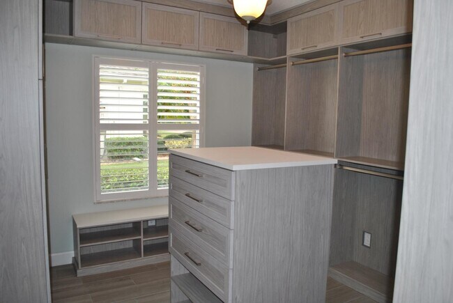 Building Photo - 128 Centennial Park Dr